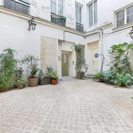 Wonderful Pompidou 4p Apartment Paris